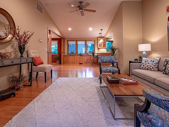 5th image of 515 Glendale Cir