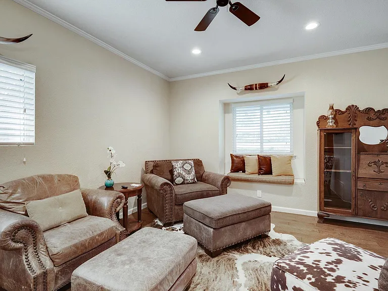 568 Sellmeyer Ln — Photo 16