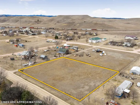 3rd St, Fairburn, SD 57738