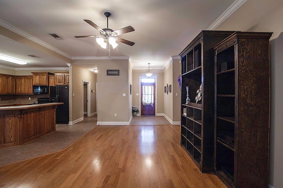 1st image of 10061 Angela Dr