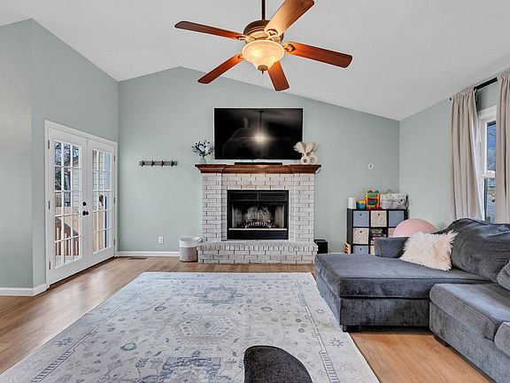 5th image of 501 E Tall Tree Rd