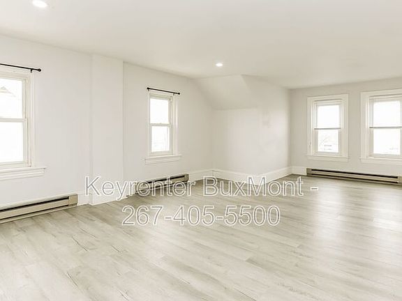 4th image of 340-342 W Broad St