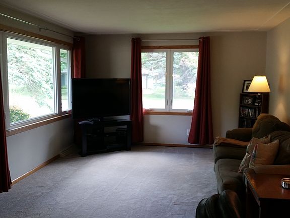 4th image of 1060 Borgert Ave