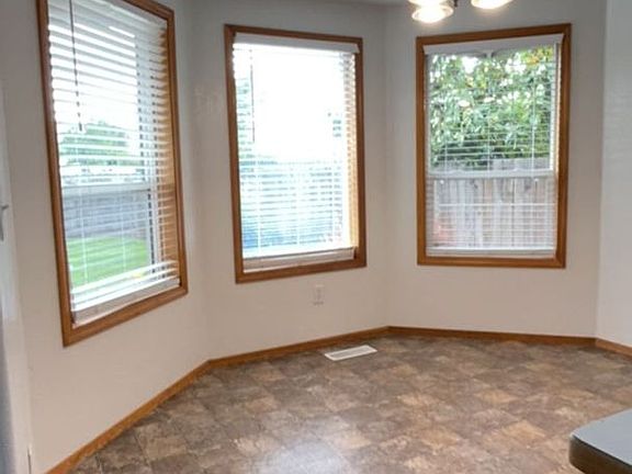 5th image of 1827 Arlington Dr