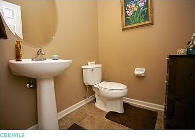5th image of 632 Grove Cir