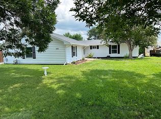 142 Barnes Ave, Hastings, NE 68901