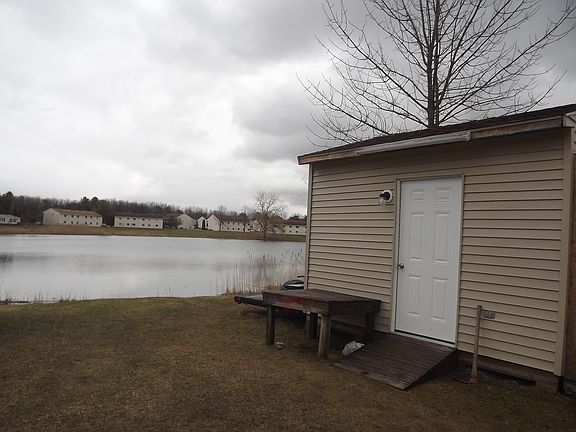 3rd image of 6 Lakeside Ave