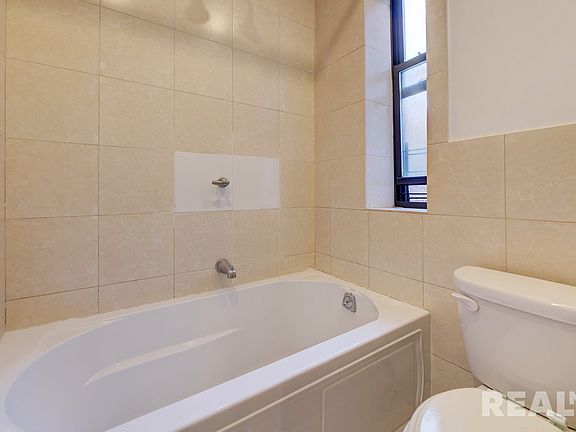 5th image of 75 Orchard St APT 28