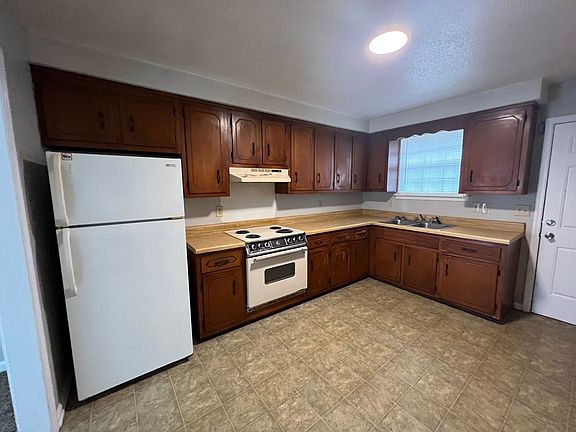 4th image of 362 Ryder Ave APT A