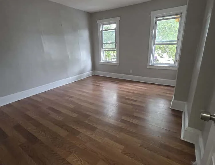 389 Hewitt St — Photo 2
