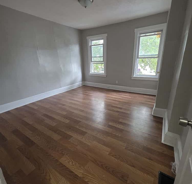 2nd image of 389 Hewitt St