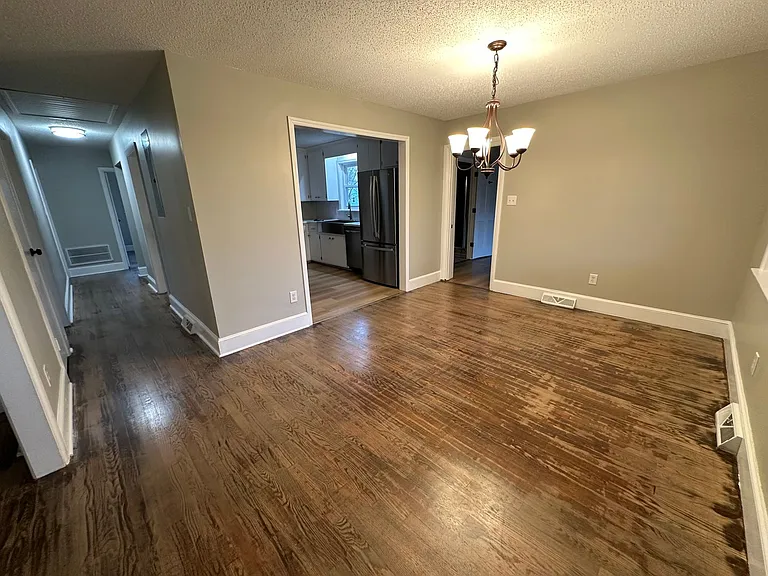 260 Klutz St — Photo 3