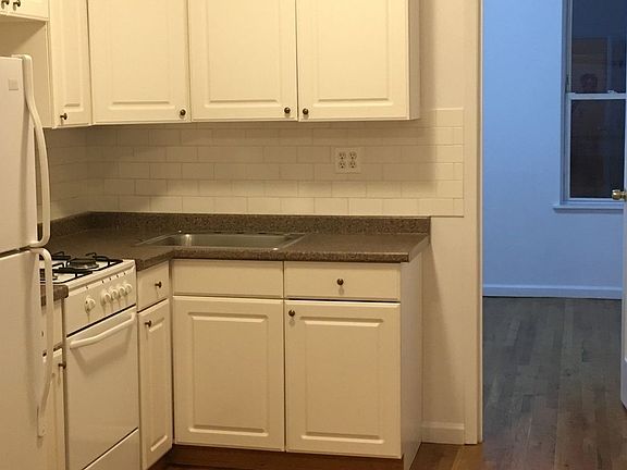 2nd image of 430 Humboldt St APT 3L
