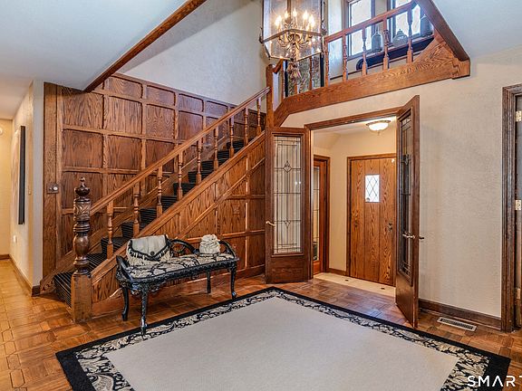 2nd image of 33 Mountain Farms Road