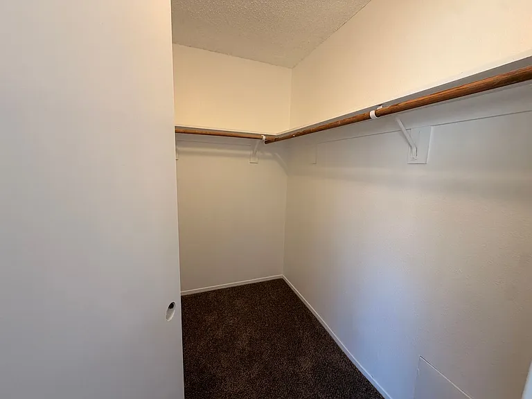 1001 Frank Ln — Photo 5