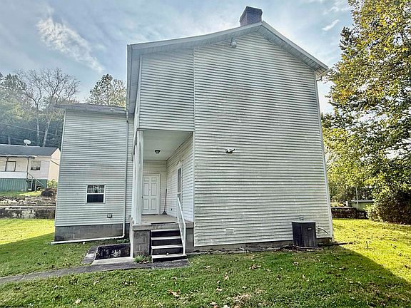 3rd image of 100 Madison St