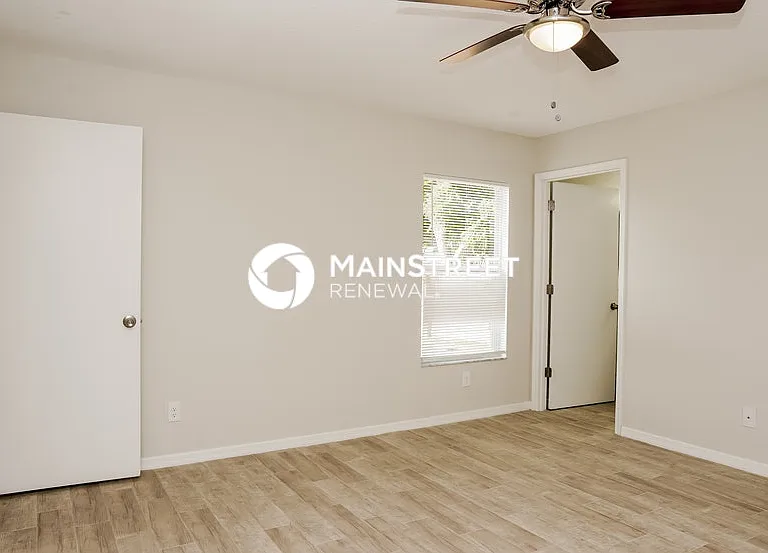 1722 Elmhurst Cir S #E — Photo 7