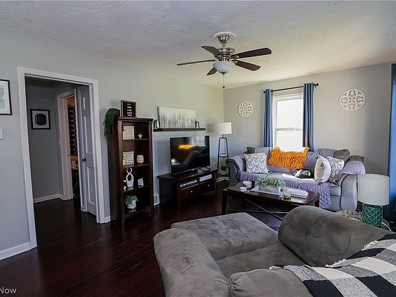 5th image of 443 E 330th St