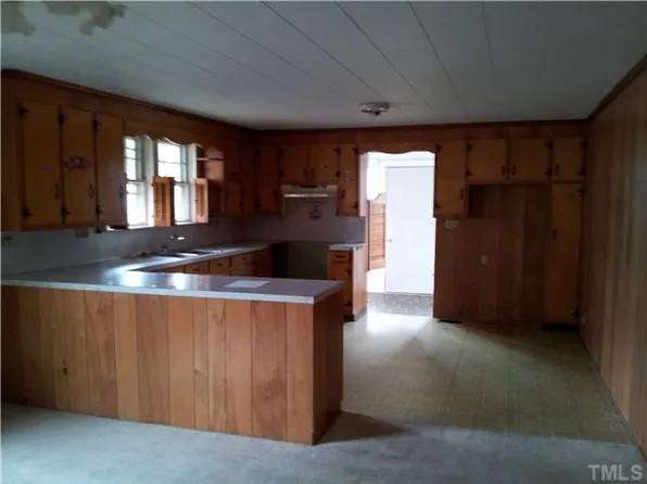 936 Southerland St, Henderson, NC 27536