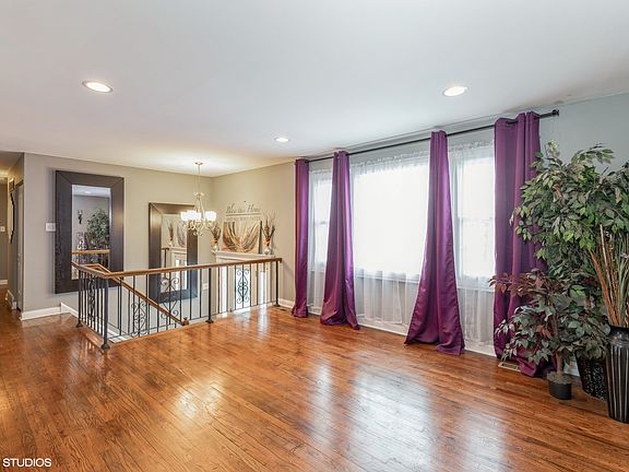 2nd image of 16453 Woodlawn West Ave