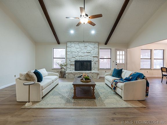 5th image of 3106 S Beech Ct
