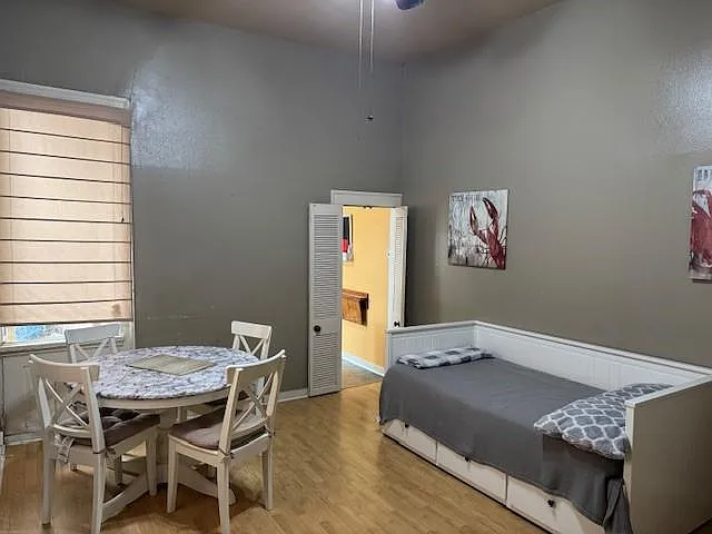 1033 Marengo St — Photo 5