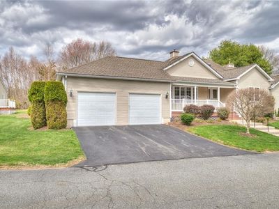 3 Dairy Farm Dr, West Warwick, RI, 02893