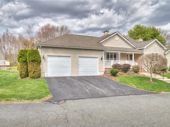 3 Dairy Farm Dr, West Warwick, RI 02893