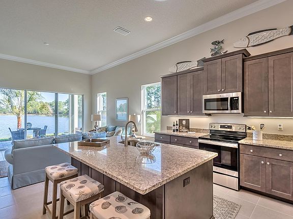4th image of 3008 King Palm Dr Lot 124