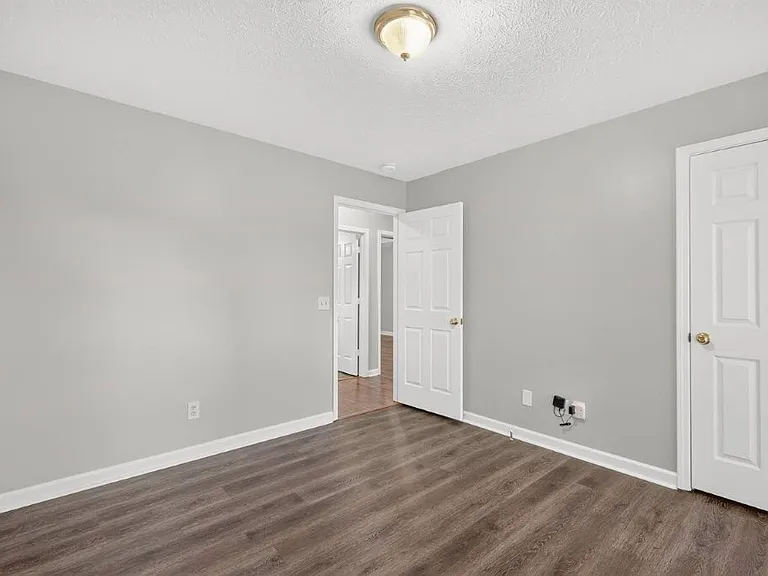 108 Roberts Dr — Photo 16