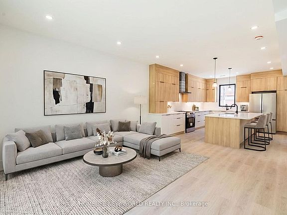 4th image of 679 Gladstone Ave #L