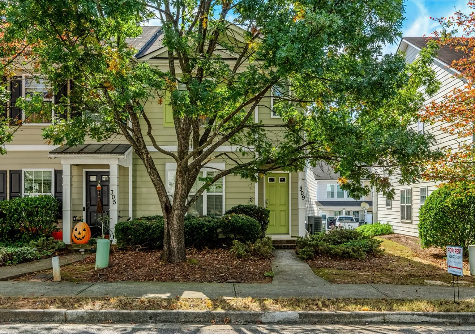 Available Now | Spacious 2-Bed, 2.5-Bath Home In Lantern Walk — Photo 3