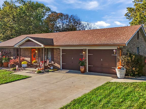 3rd image of 120 Bowen Dr
