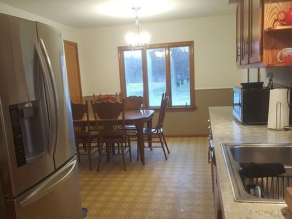 5th image of 87 Daniels Ave