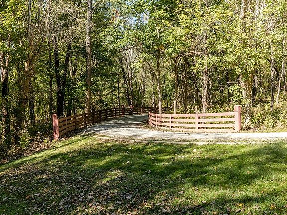 3rd image of 90 Fern Hill Dr