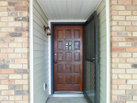 3rd image of 140 Meadowcrest Dr