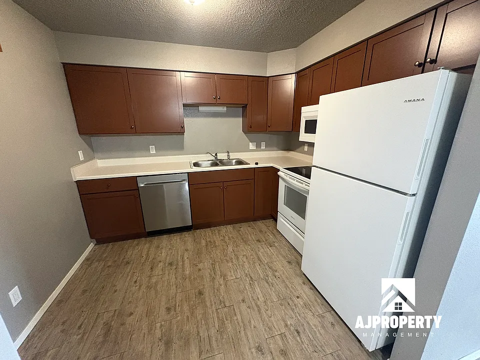 1300 E Keystone Dr #11