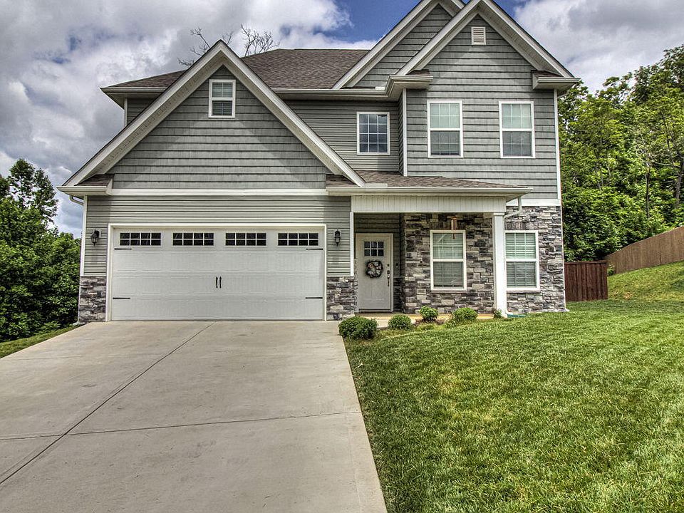 1st image of 3206 Oakwood Hills Ln