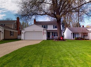 28001 W Oviatt Rd, Bay Village, OH 44140