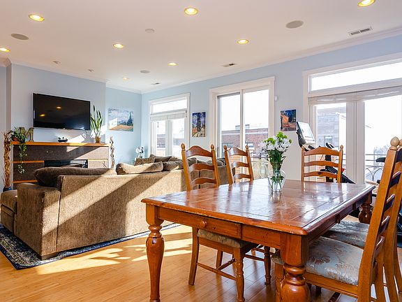 5th image of 2112 W Belmont Ave #3