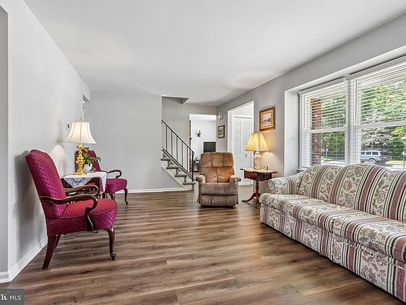 3rd image of 6 Woodland Ave