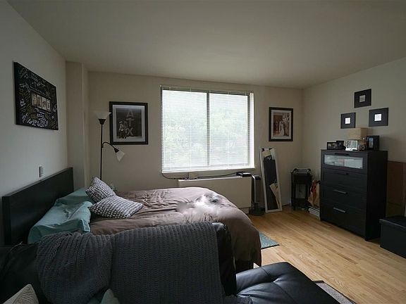 2nd image of 312 E 85th St #4BB