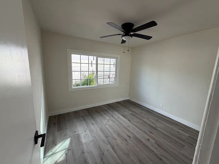 2922 Glenhurst Ave — Photo 8