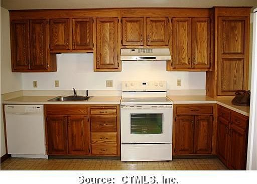 4th image of 14 Arthur Dr #4