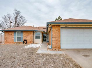 1304 Fairfax Ct, Yukon, OK 73099