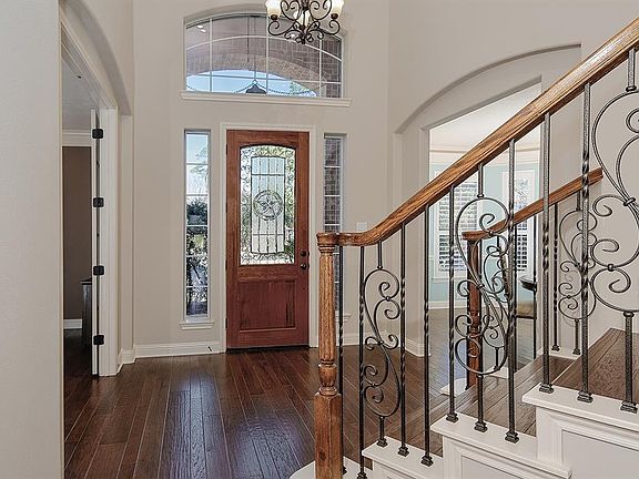 3rd image of 43 Player Oaks Place