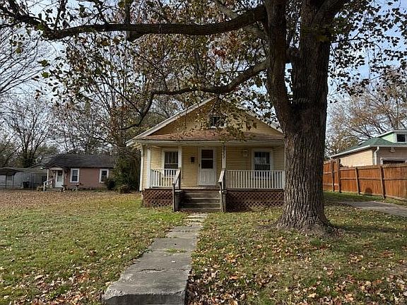 2nd image of 2333 N Lyon Avenue