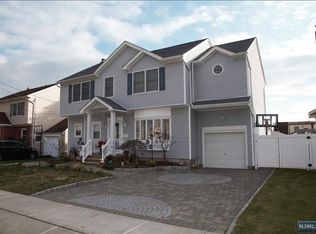 138 Skillman Ter, Saddle Brook, NJ 07663