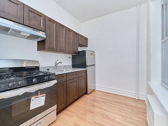 4th image of 388 Saint Johns Pl #2C
