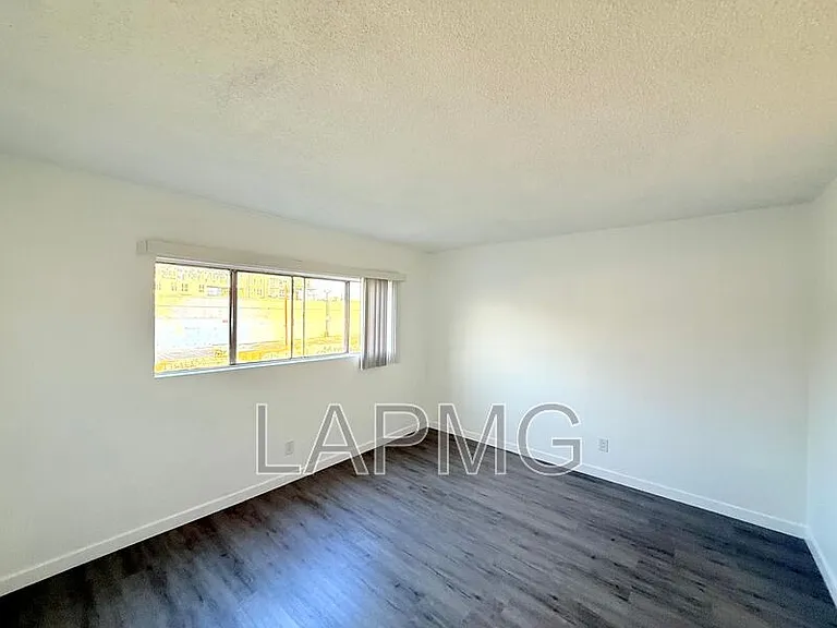 1426 S Point View St #5 — Photo 16